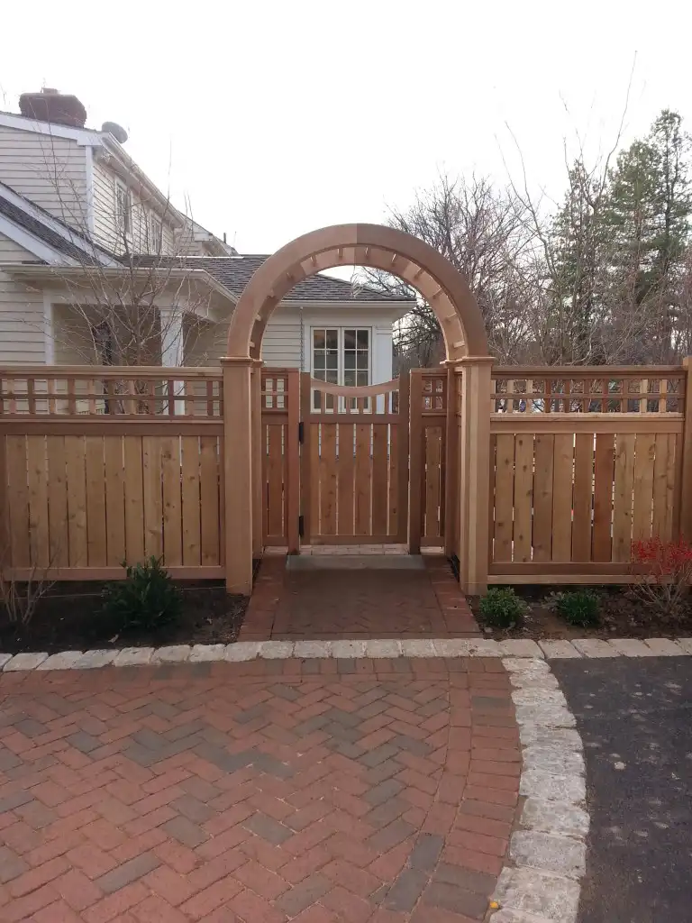 Space-Picket-with-Trellis-Topper-and-Arbor-768x1024