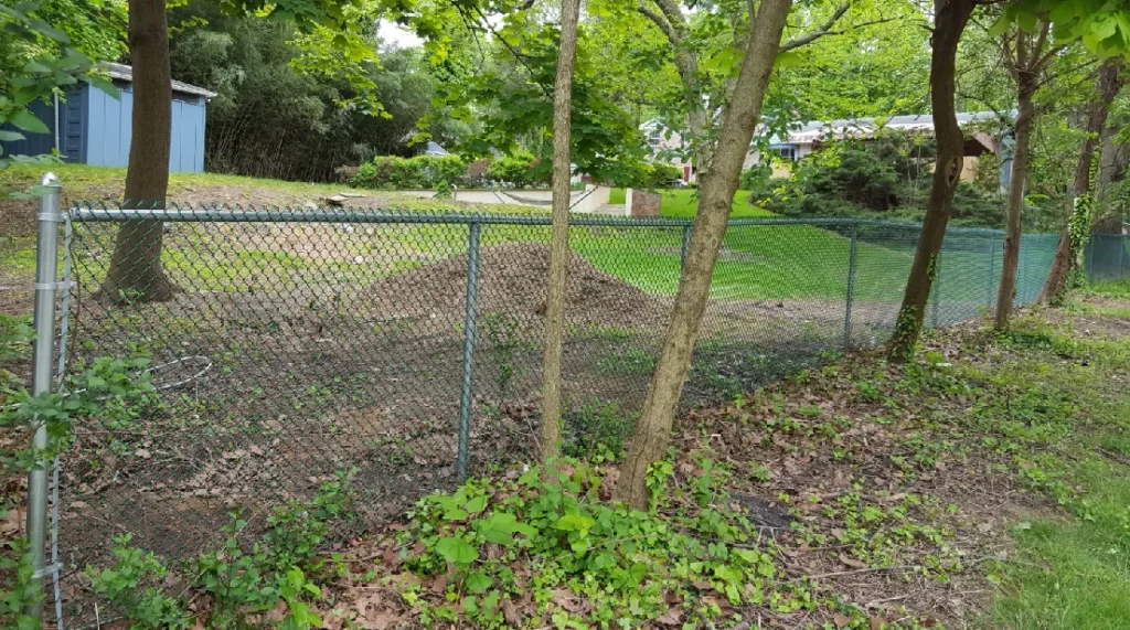 green-residential-chain-link-fence-installation-pennsylvania