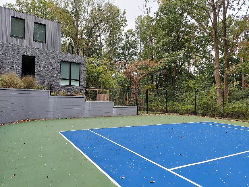 residential-aluminum-fence-installation-tennis-court